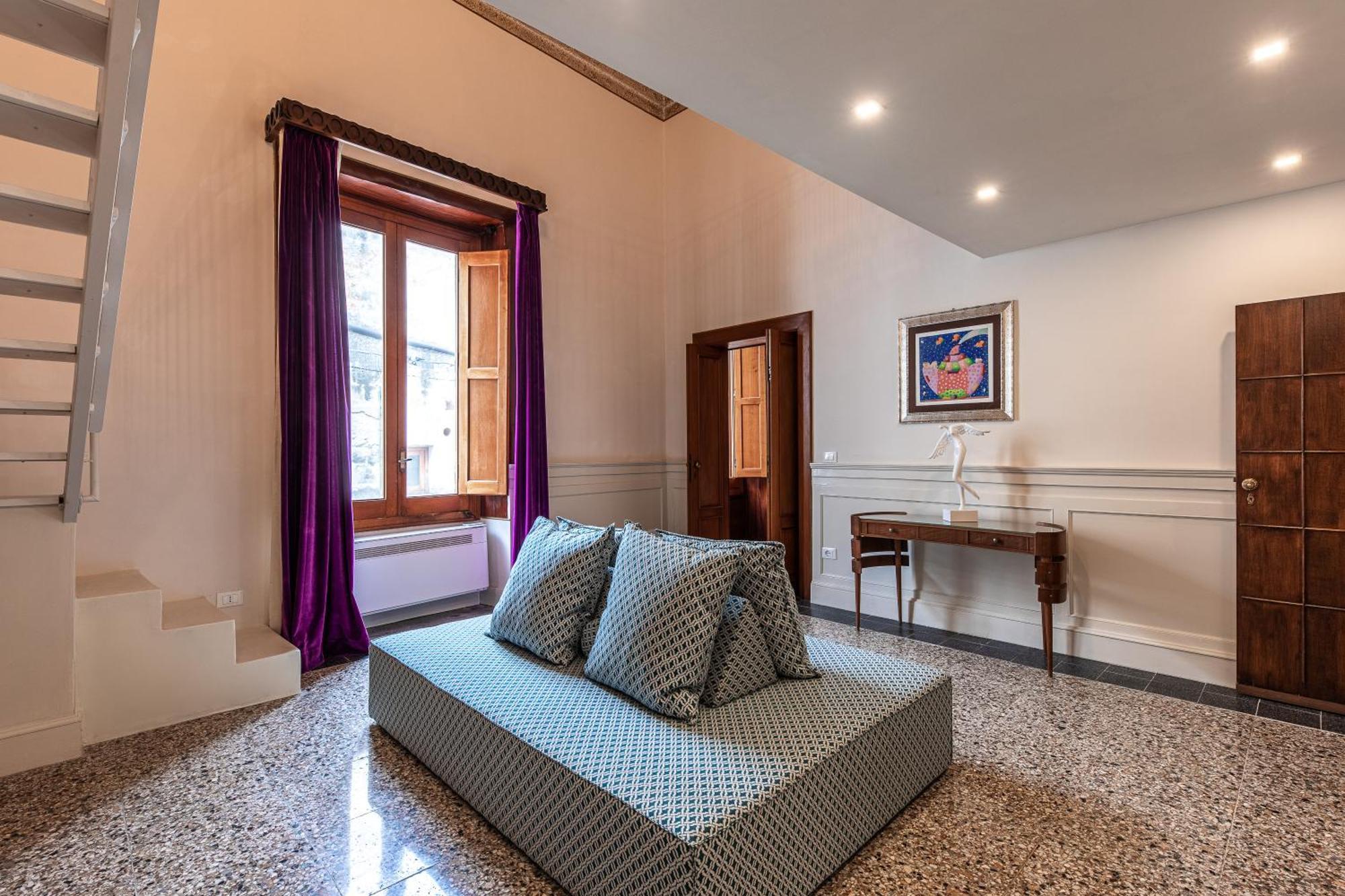 Palazzo Savino Southern Italian Lifestyle - Epoca Collection *